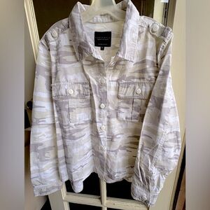 Women’s NWT Sanctuary Brand Light Button-Up Jacket/Shirt, Camo Pattern (Sz. L)